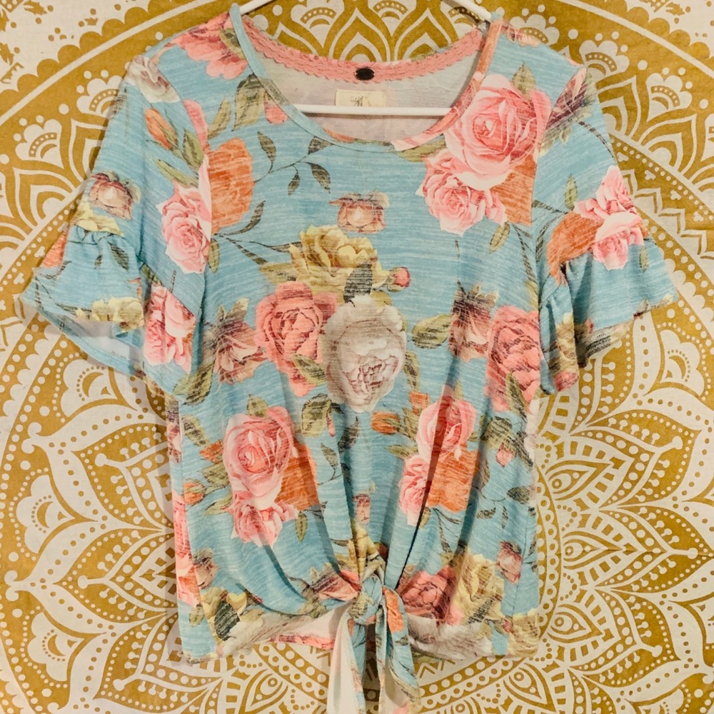 💵 3/$10 💵 Cupio soft floral blouse